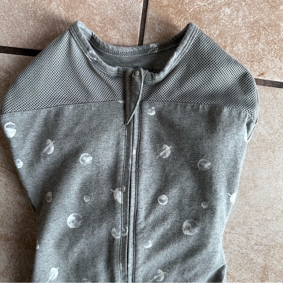 Happiest Baby SNOO Sleep Sack in the Graphite Planets print - Picture 3 of 9
